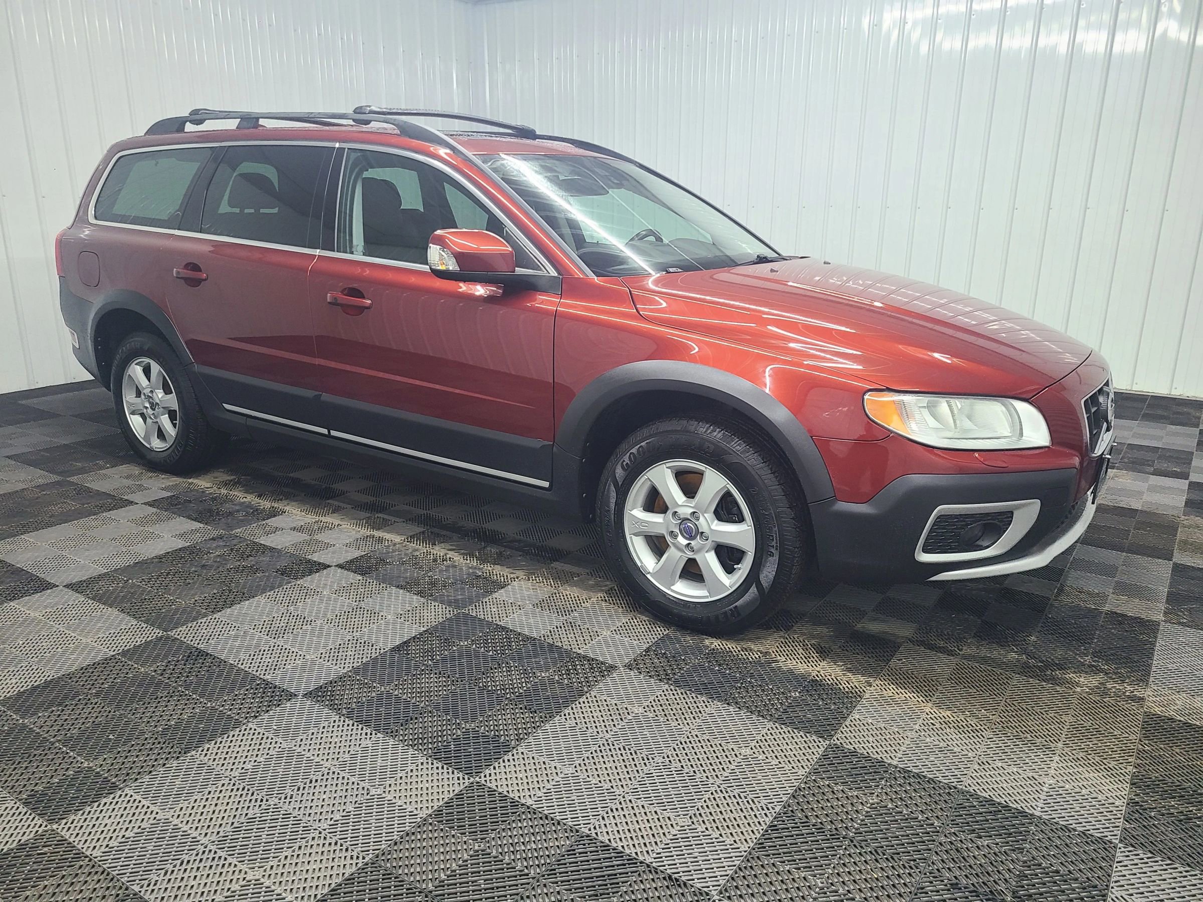 Used 2013 Volvo XC70 3.2 image 1