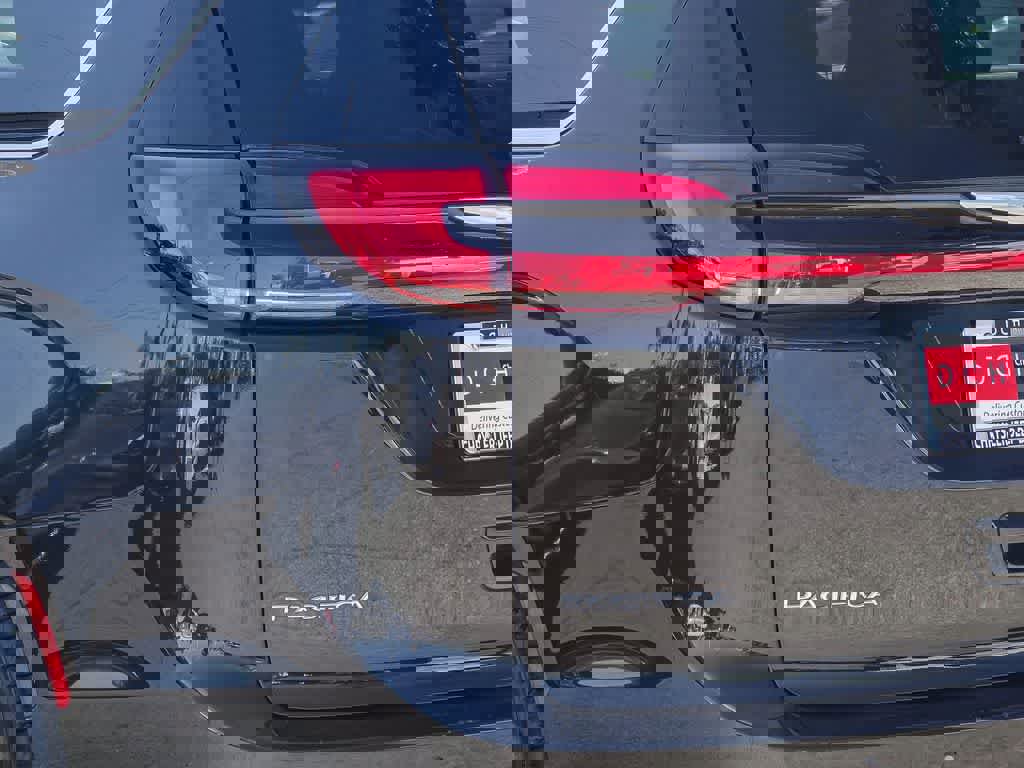 Certified 2023 Chrysler Pacifica Limited image 7