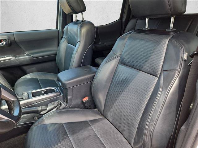Used 2020 Toyota Tacoma TRD Sport w/ TRD Premium Sport Package AWD/4WD image 17