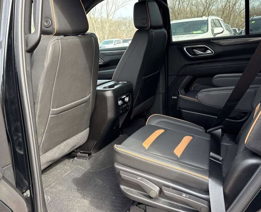 Used 2024 GMC Yukon AT4 w/ Technology Package AWD/4WD image 8