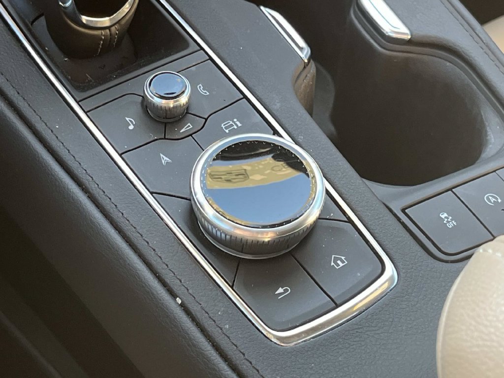 Certified 2024 Cadillac XT4 Premium Luxury AWD/4WD image 38