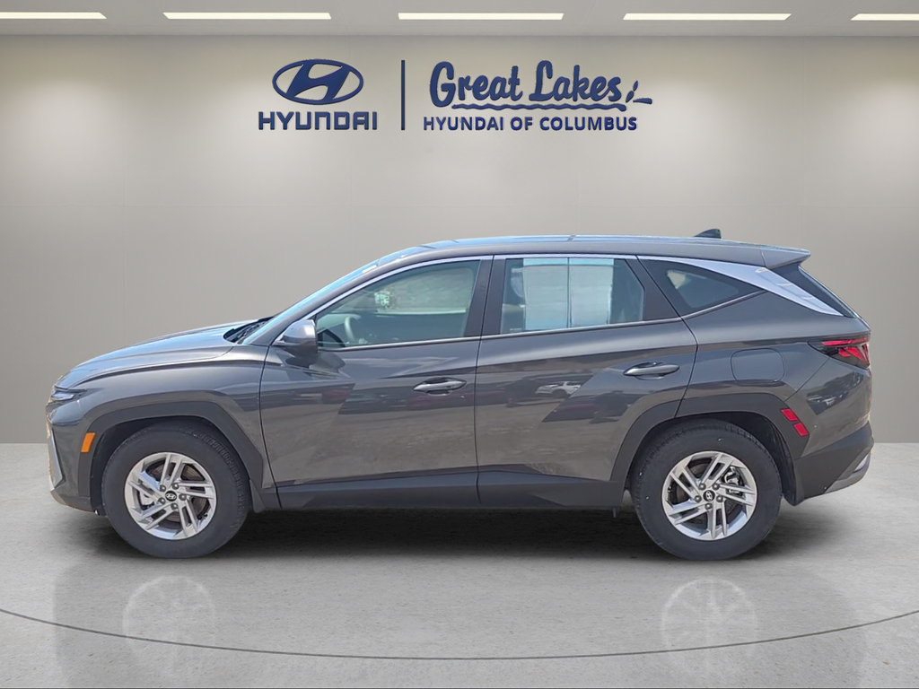 Used 2025 Hyundai Tucson SE FWD image 2