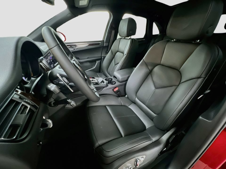 New 2026 Porsche Macan AWD/4WD image 5