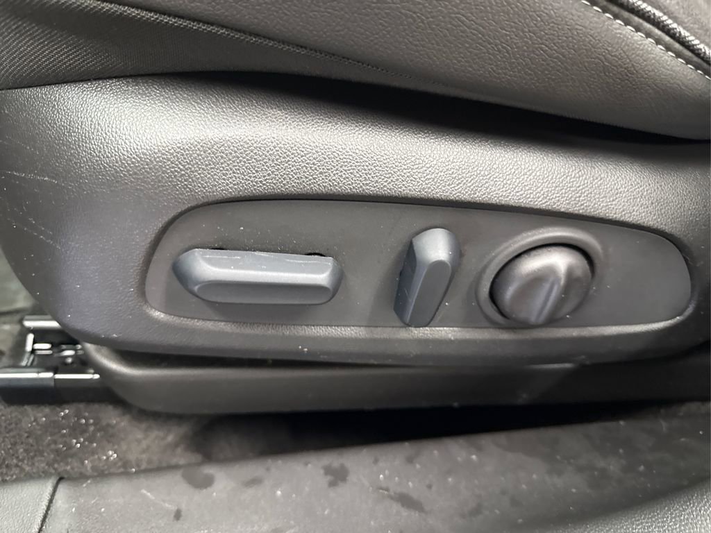 Used 2023 Buick Encore GX Select w/ Experience Buick Package image 39