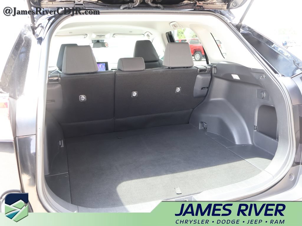 Used 2025 Toyota RAV4 XLE AWD/4WD image 15