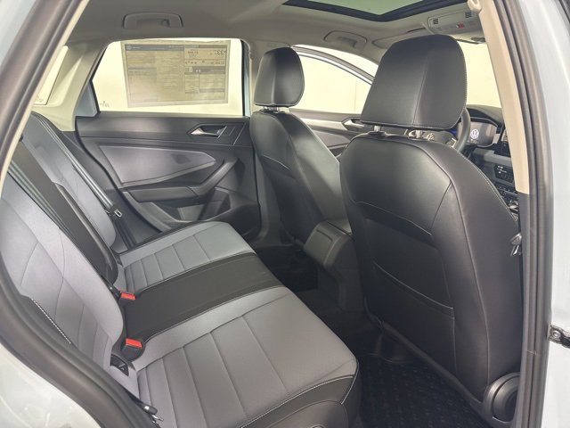 New 2025 Volkswagen Jetta SE image 5