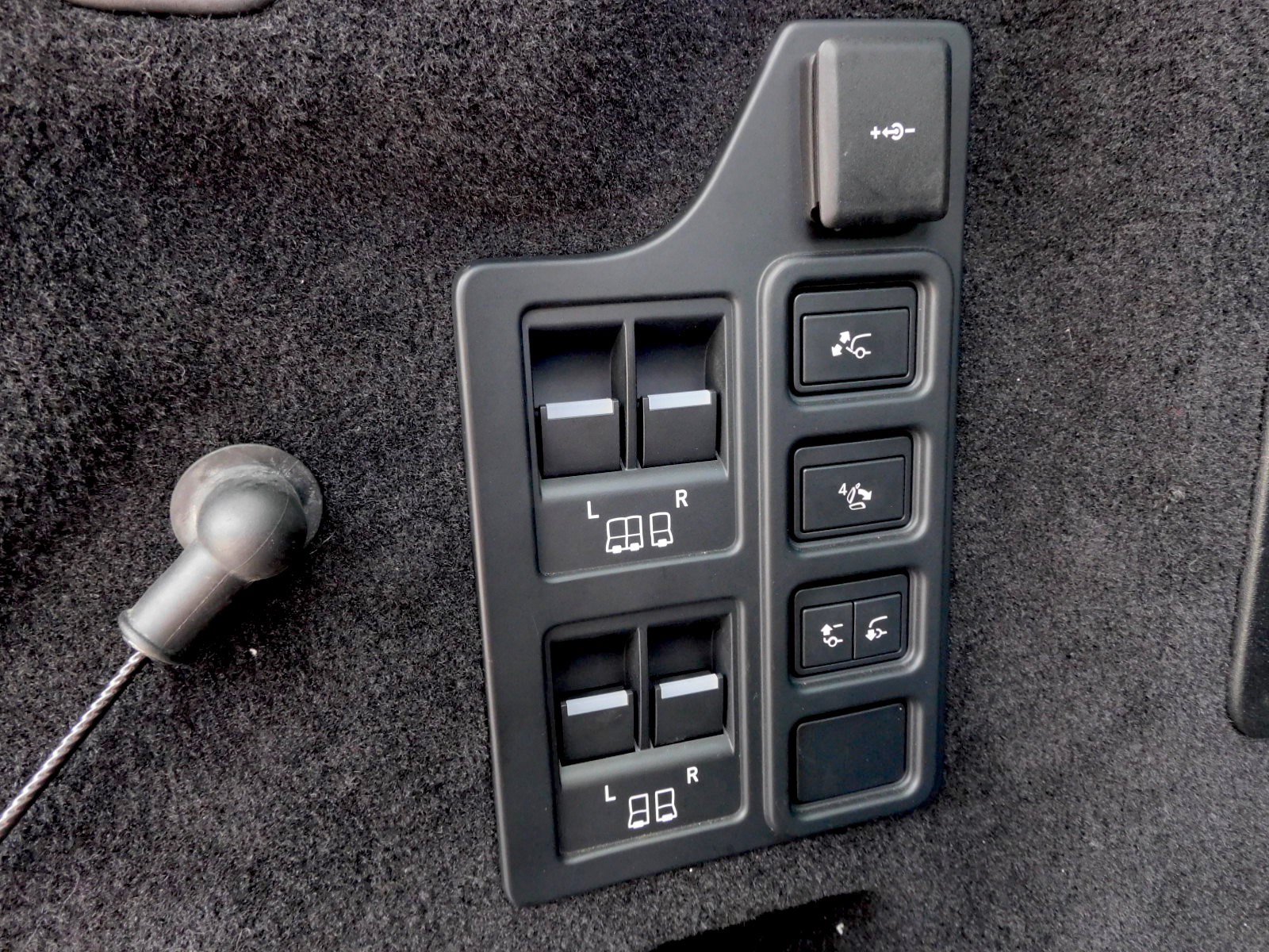 Used 2023 Land Rover Discovery S R-Dynamic AWD/4WD image 25