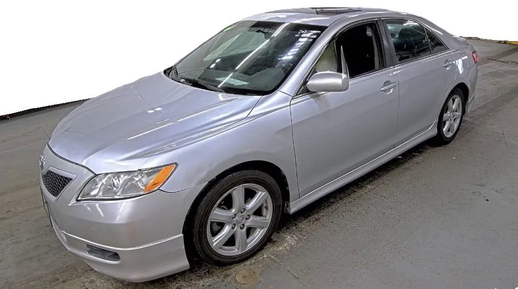 Used 2008 Toyota Camry SE FWD image 1