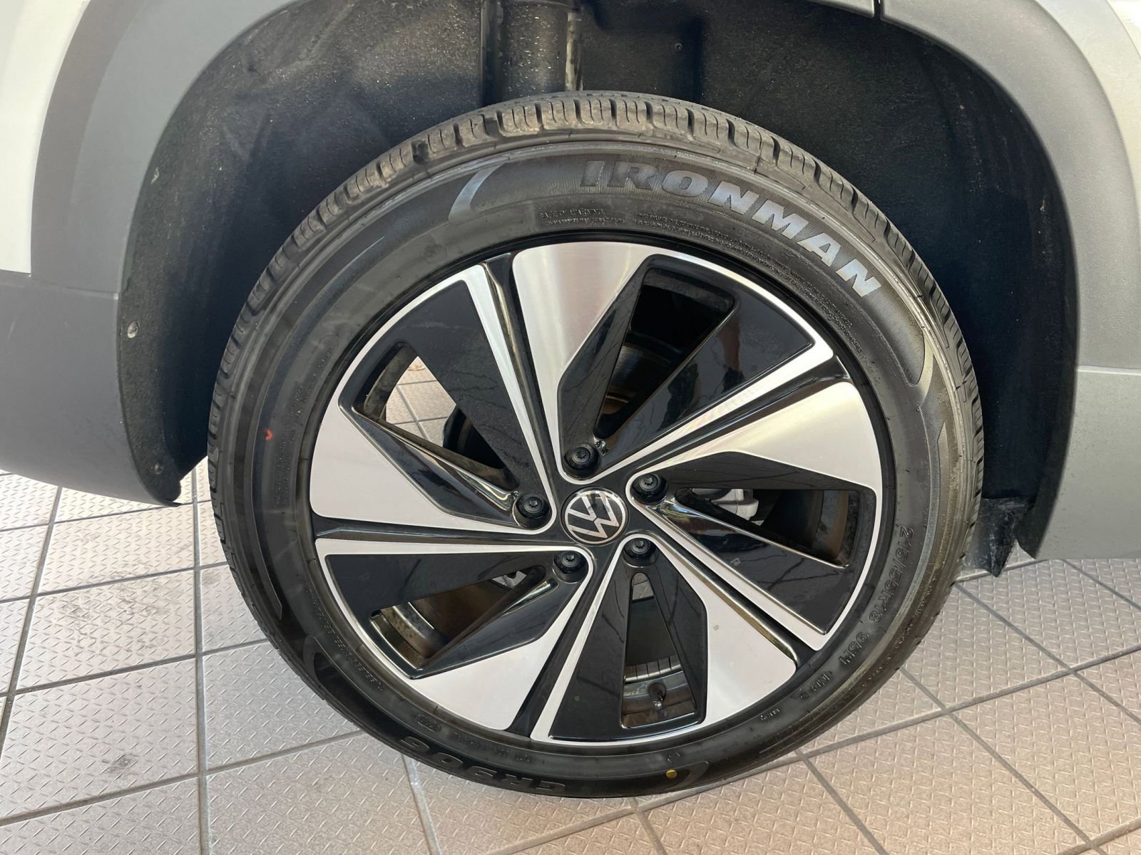 Used 2025 Volkswagen Taos SE image 30