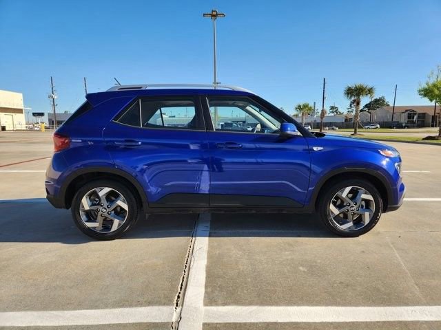Used 2025 Hyundai Venue SEL image 4