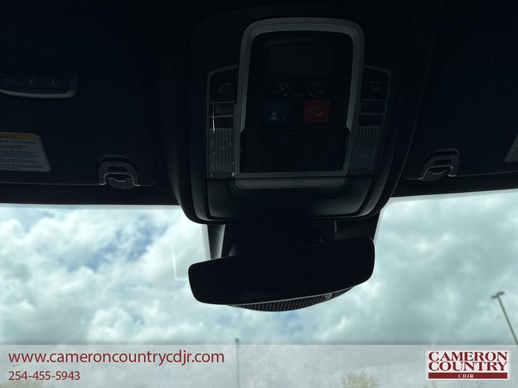 Used 2024 RAM 1500 Laramie AWD/4WD image 13