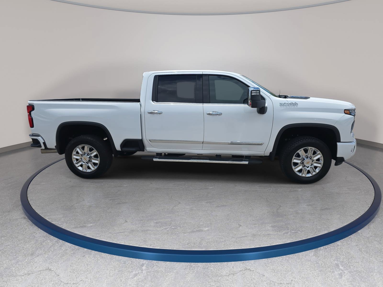 Used 2025 Chevrolet Silverado 2500 High Country w/ Technology Package AWD/4WD image 4