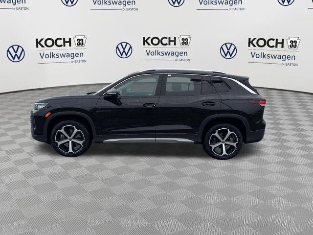 Used 2025 Volkswagen Tiguan SE AWD/4WD image 4