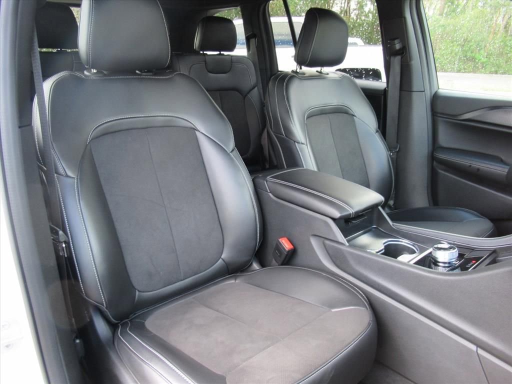 Certified 2025 Jeep Grand Cherokee Altitude image 8