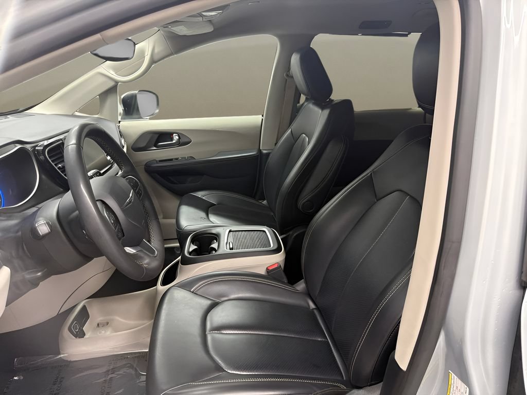Used 2023 Chrysler Pacifica Touring-L FWD image 14
