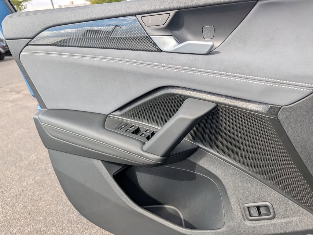 New 2025 Volkswagen Tiguan SE image 19