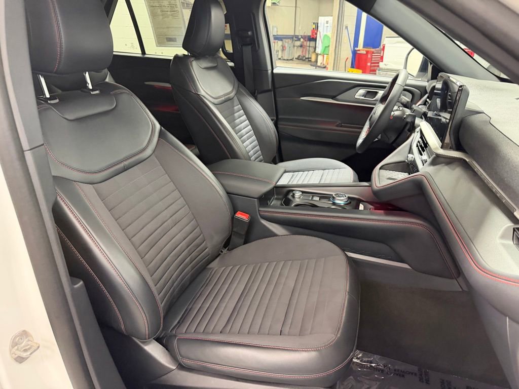 Certified 2025 Ford Explorer ST-Line w/ ST-Line Street Pack AWD/4WD image 9