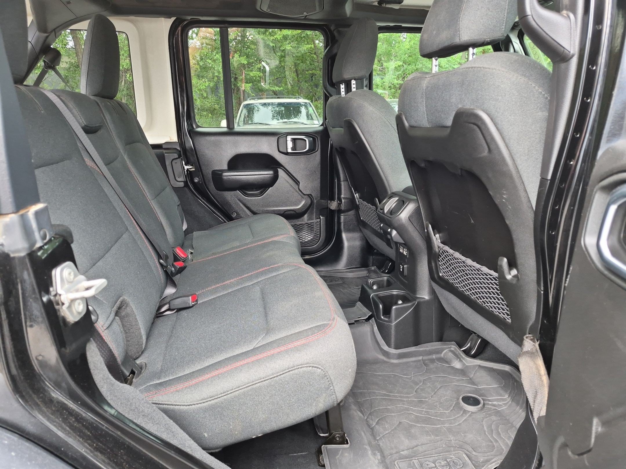 Used 2024 Jeep Wrangler Unlimited Rubicon w/ Convenience Group AWD/4WD image 26