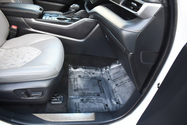 Certified 2023 Toyota Highlander Bronze Edition image 26