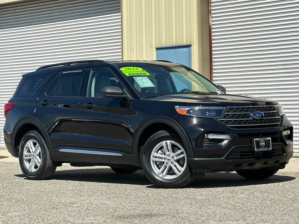 Used 2022 Ford Explorer XLT w/ Equipment Group 202A AWD/4WD image 2
