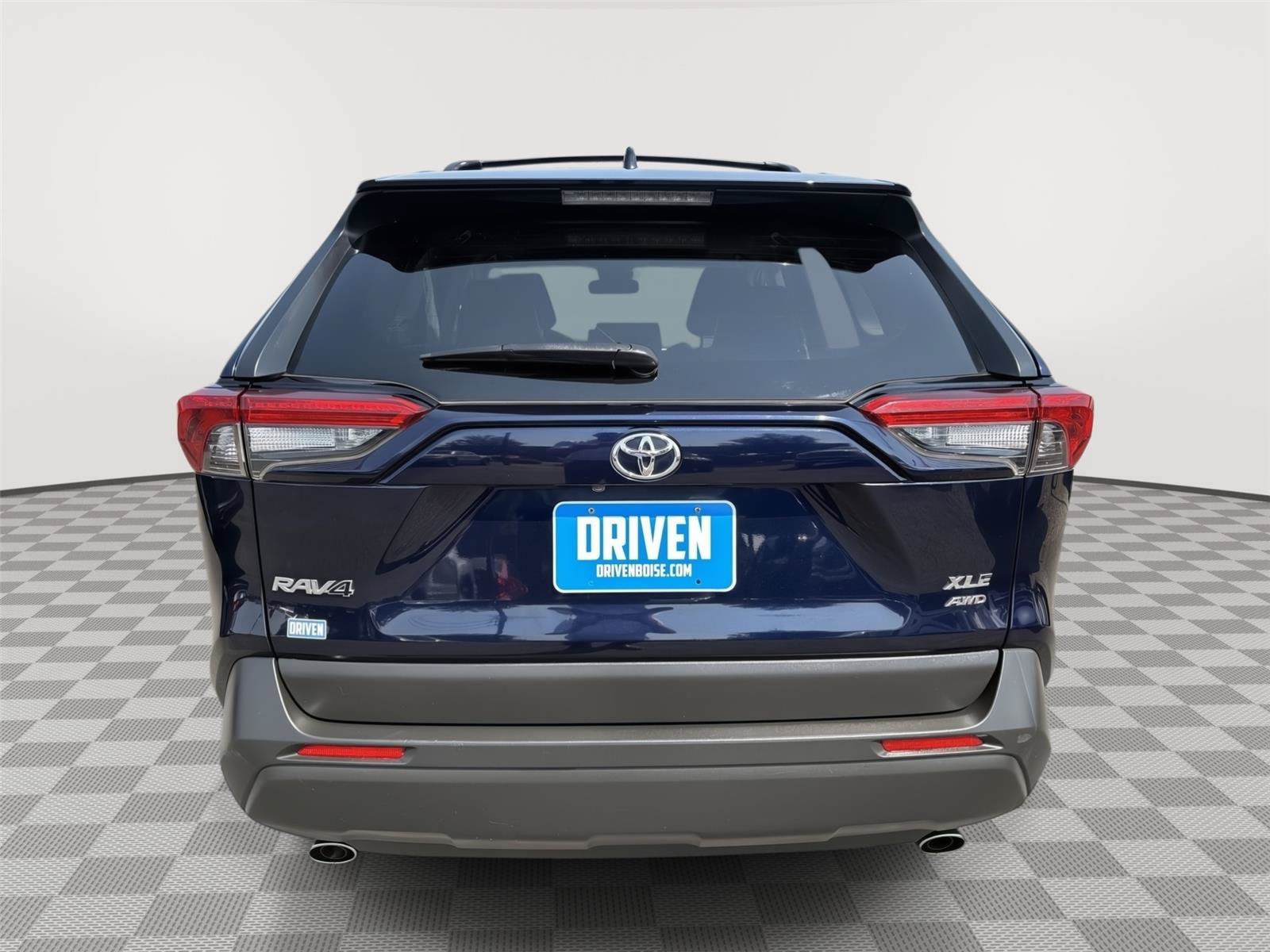 Used 2019 Toyota RAV4 XLE Premium w/ Cold Weather Package AWD/4WD image 5