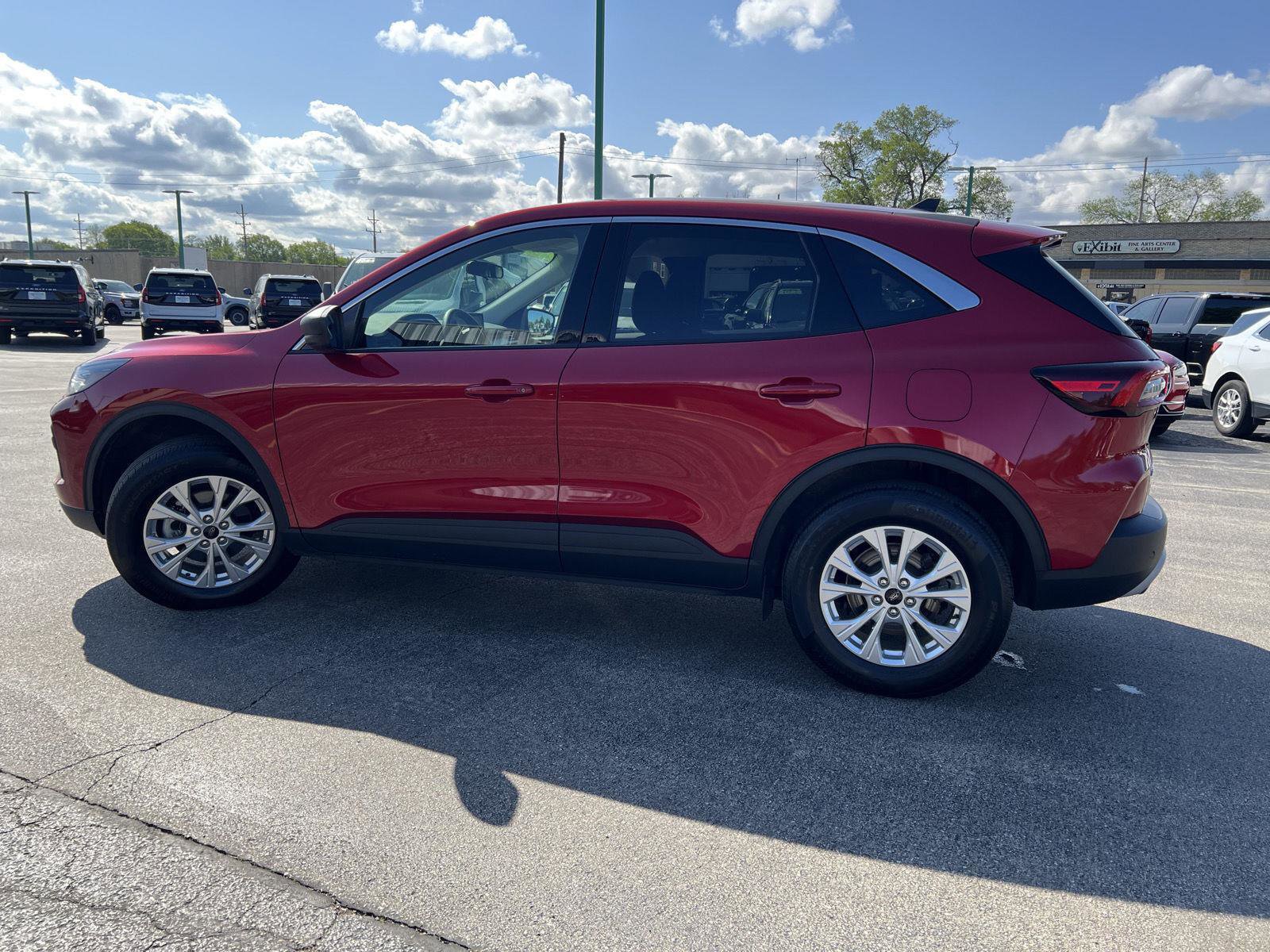 Used 2023 Ford Escape Active w/ Tech Pack #1 AWD/4WD image 9