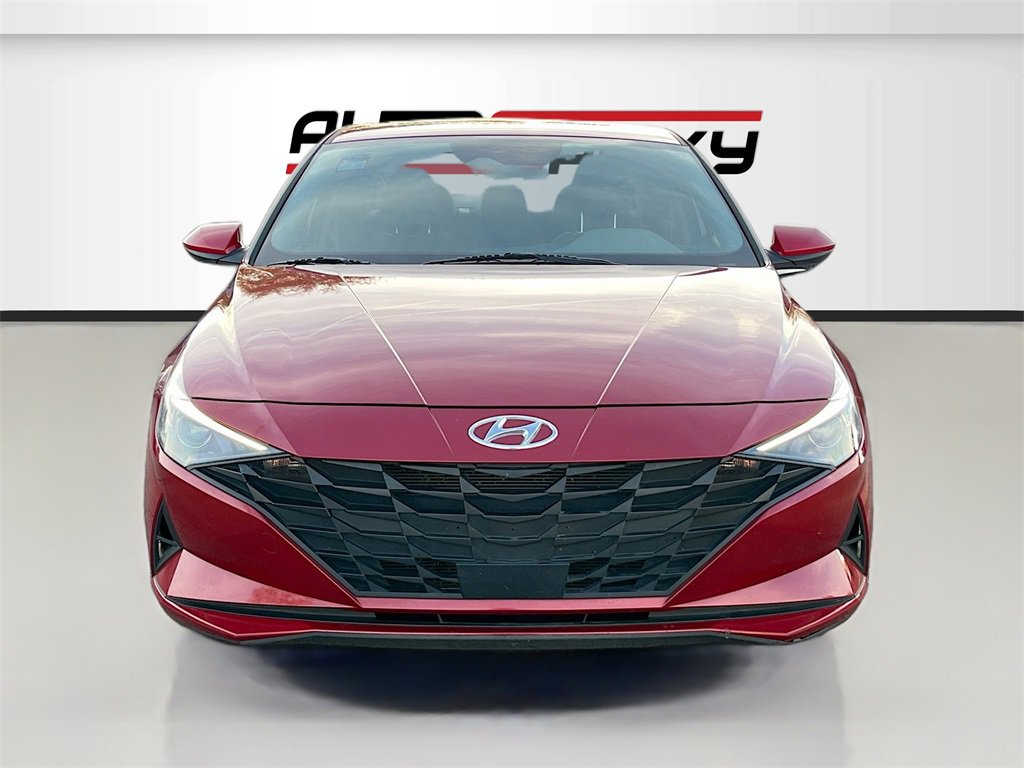 Used 2023 Hyundai Elantra SEL w/ Convenience Package image 2