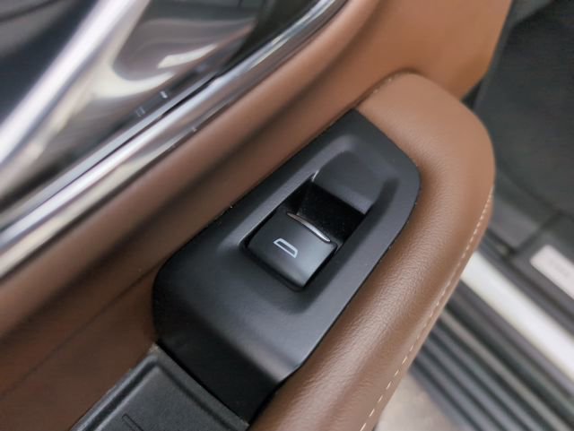 Used 2023 Chevrolet Suburban High Country image 12