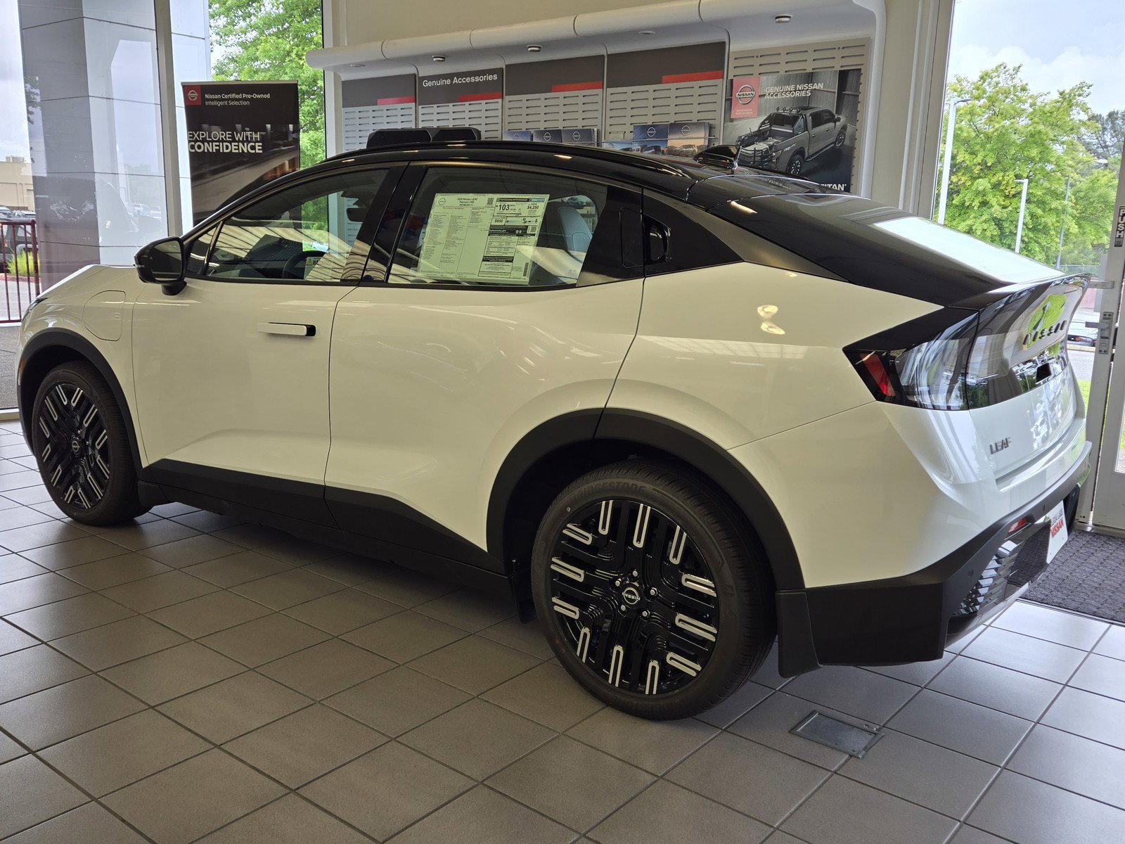 New 2026 Nissan Leaf Platinum+ w/ Cargo Package (Platinum+) FWD image 3