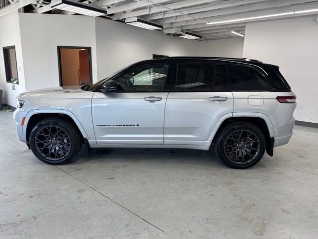Used 2025 Jeep Grand Cherokee Summit AWD/4WD image 6