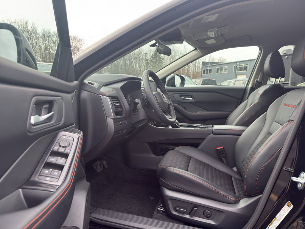 Used 2025 Nissan Rogue SV image 11