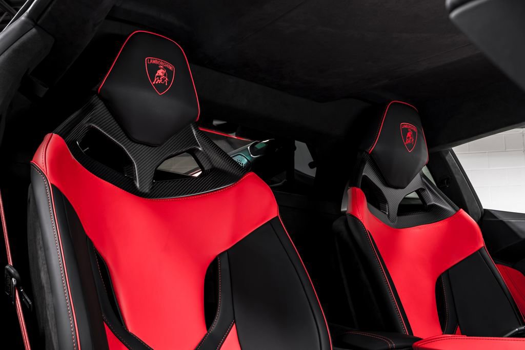 Used 2025 Lamborghini Revuelto image 35