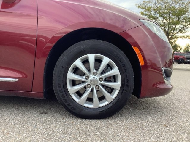 Used 2018 Chrysler Pacifica Touring-L Plus FWD image 34