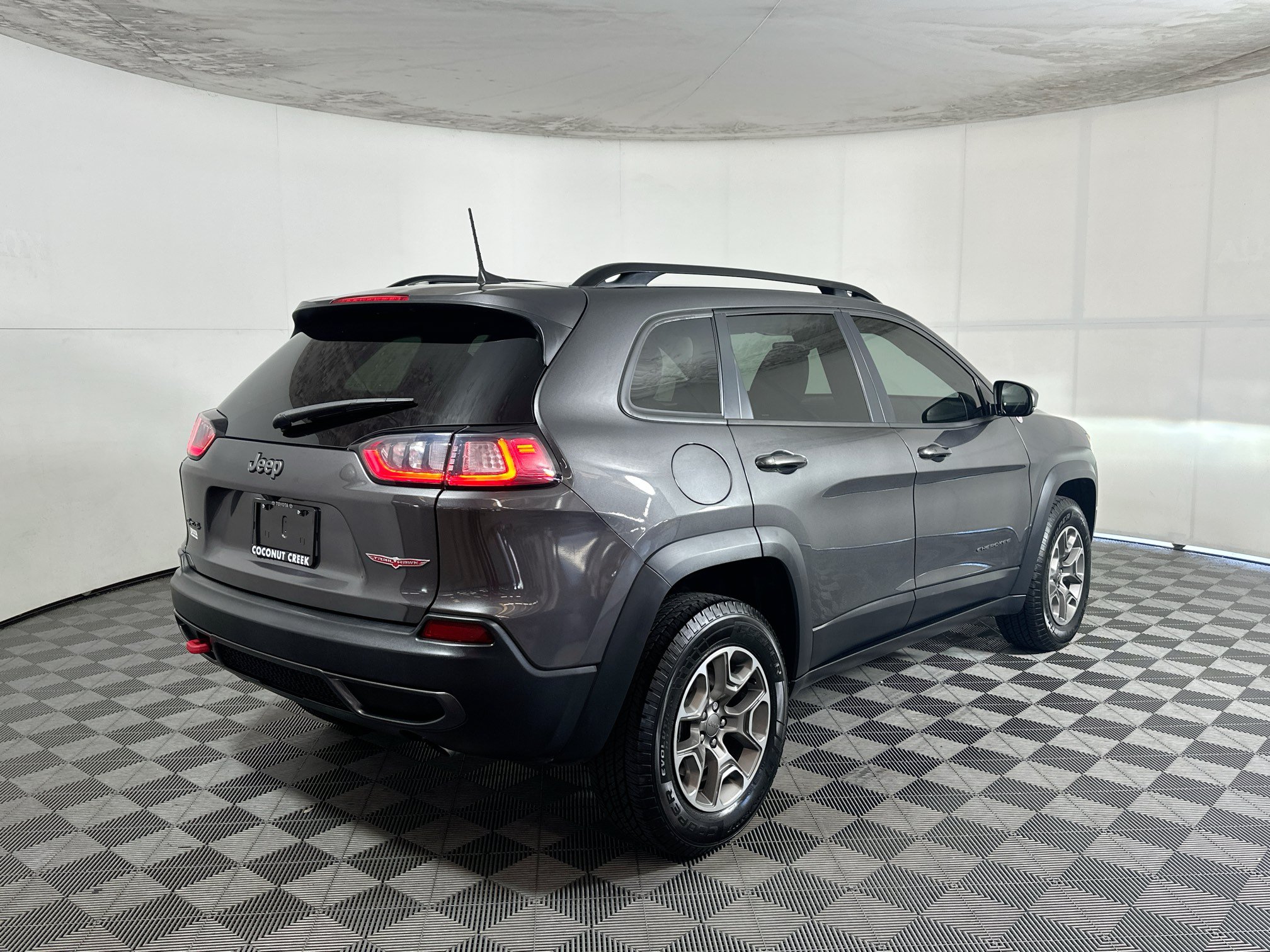 Used 2022 Jeep Cherokee Trailhawk AWD/4WD image 3