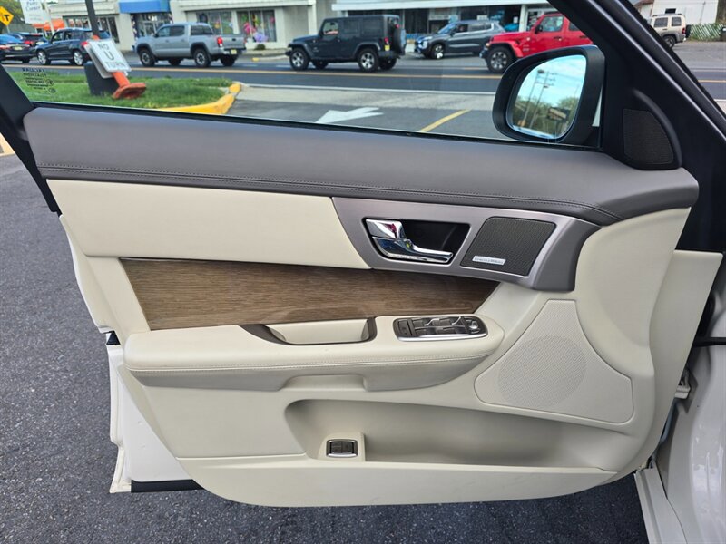 Used 2009 Jaguar XF Supercharged RWD image 23
