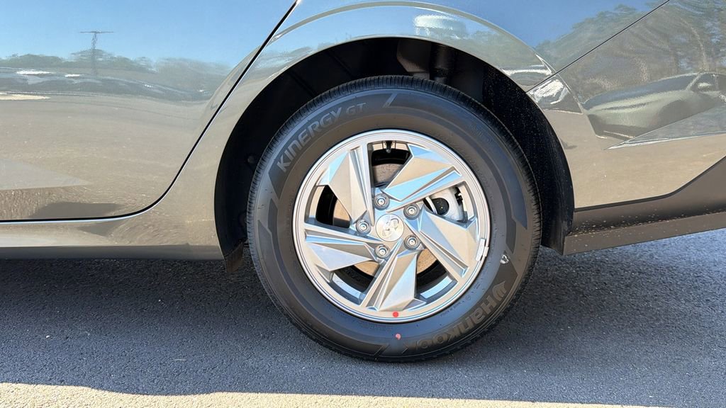 New 2026 Hyundai Elantra SE image 18