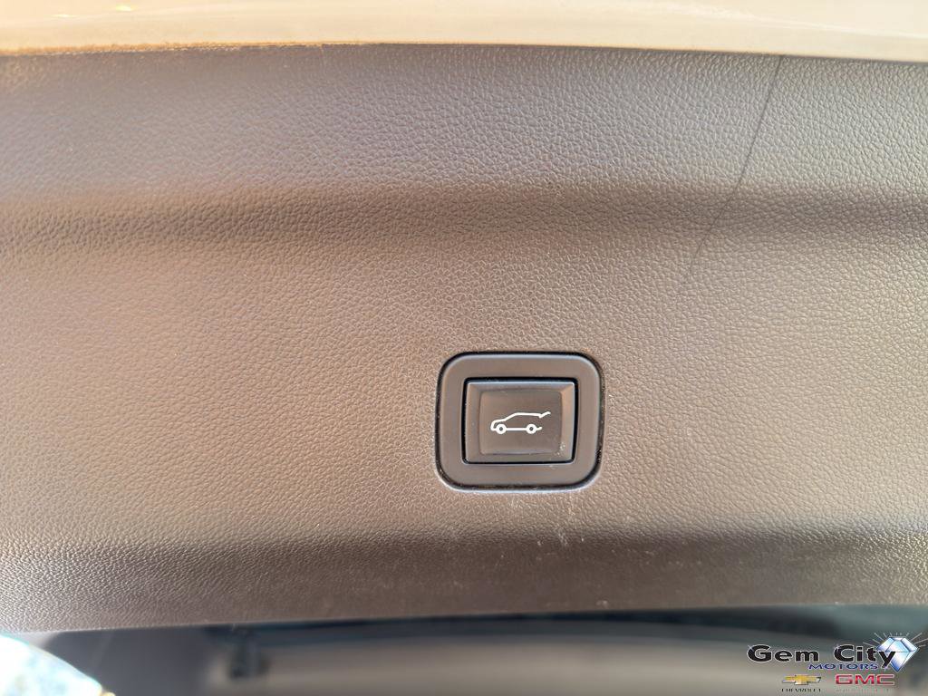 Used 2023 GMC Yukon XL Denali image 11