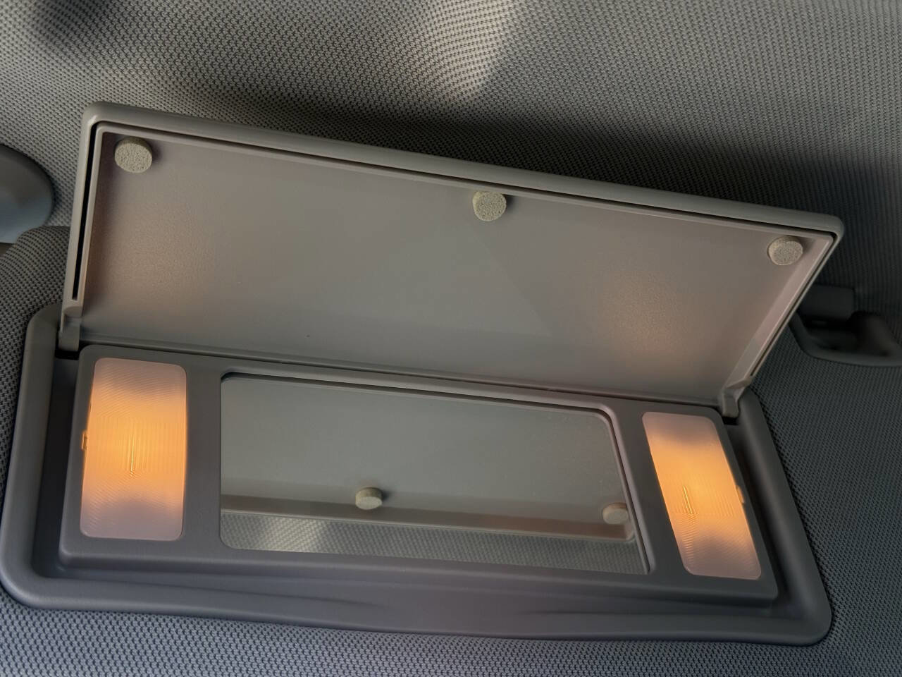 Used 2015 Chevrolet Volt FWD image 26