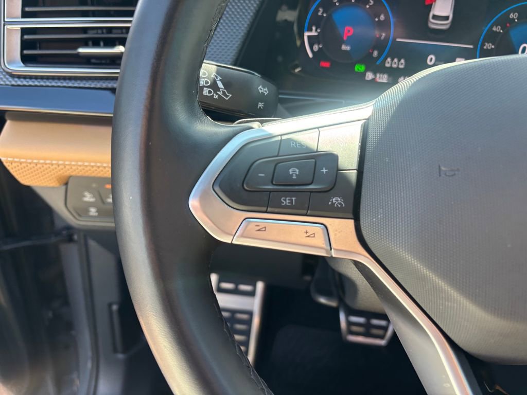 Used 2024 Volkswagen Atlas Cross Sport SEL R-Line image 16