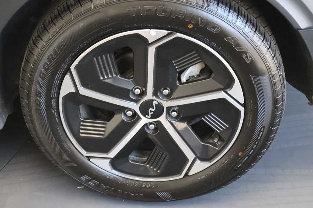 Used 2023 Kia Niro EX FWD image 13