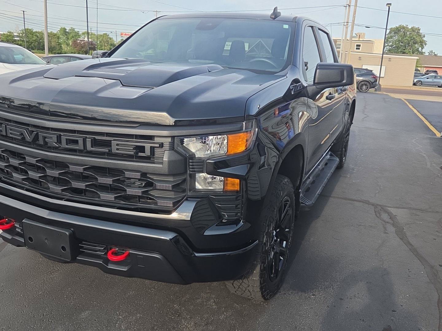 Used 2023 Chevrolet Silverado 1500 Custom Trail Boss w/ LPO, Dark Essentials Package AWD/4WD image 8