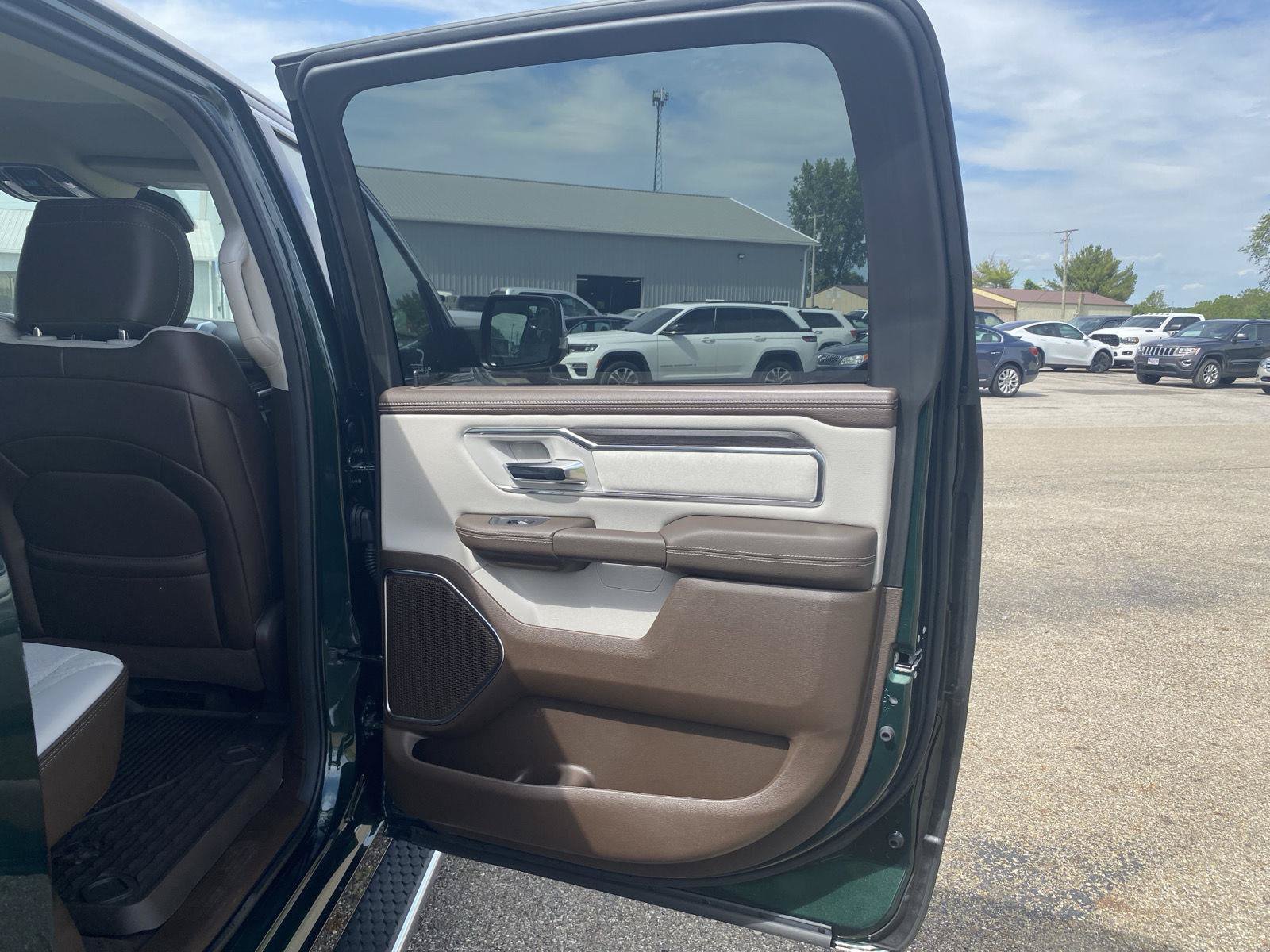 New 2026 RAM 1500 Laramie w/ Chrome Appearance Group AWD/4WD image 34