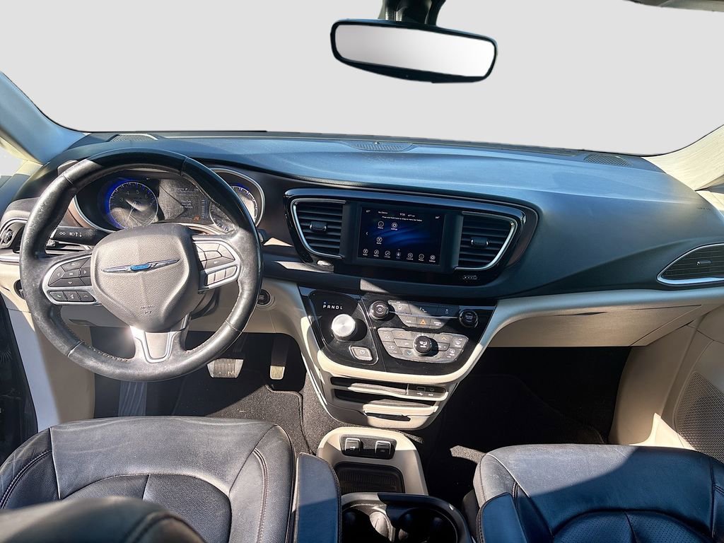 Used 2019 Chrysler Pacifica Touring-L image 44