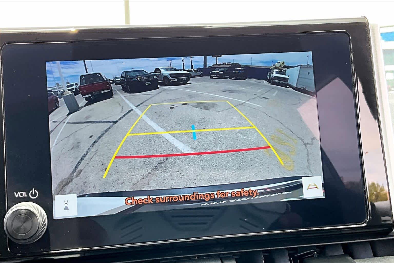Used 2025 Toyota RAV4 XLE FWD image 25