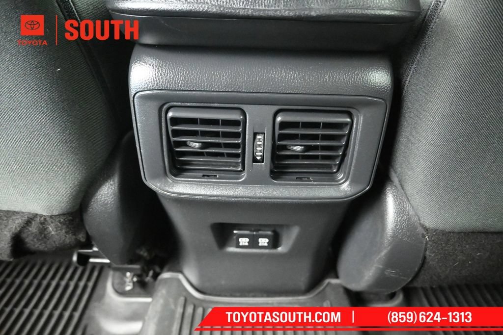 Used 2021 Toyota RAV4 XLE AWD/4WD image 19
