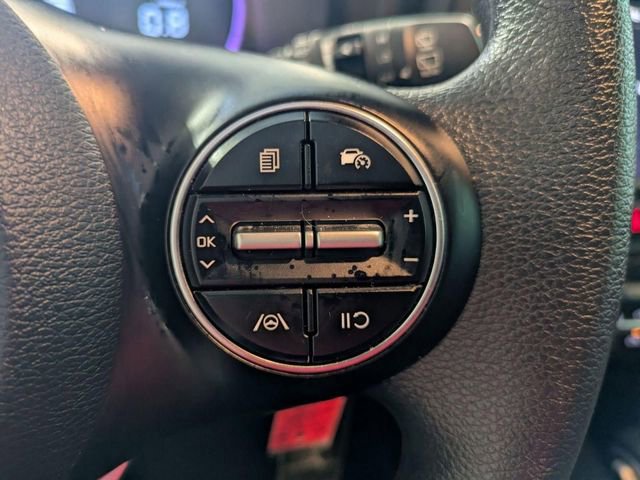 Used 2025 Kia Soul LX w/ LX Technology Package FWD image 20