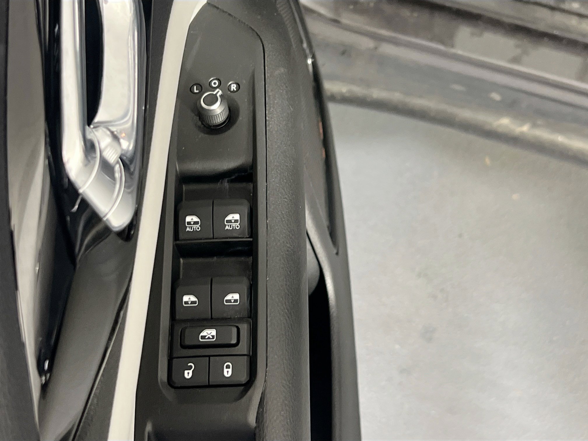 Used 2022 Jeep Compass Limited image 17