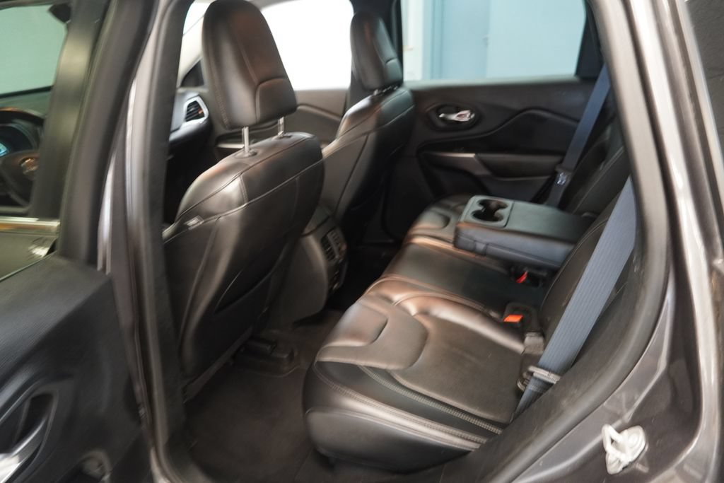 Used 2019 Jeep Cherokee Limited AWD/4WD image 15