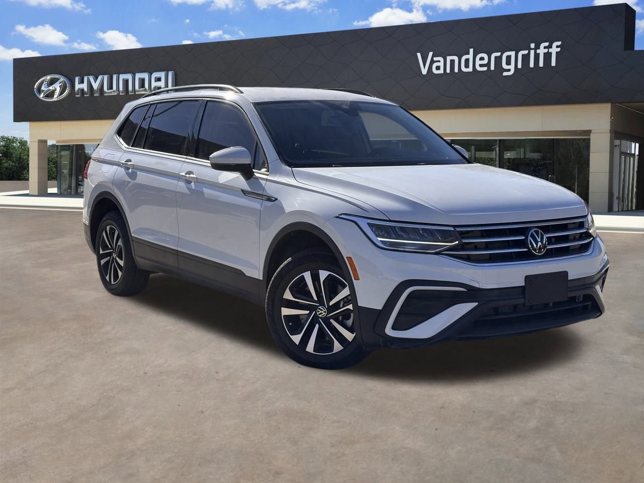 Used 2024 Volkswagen Tiguan S image 1