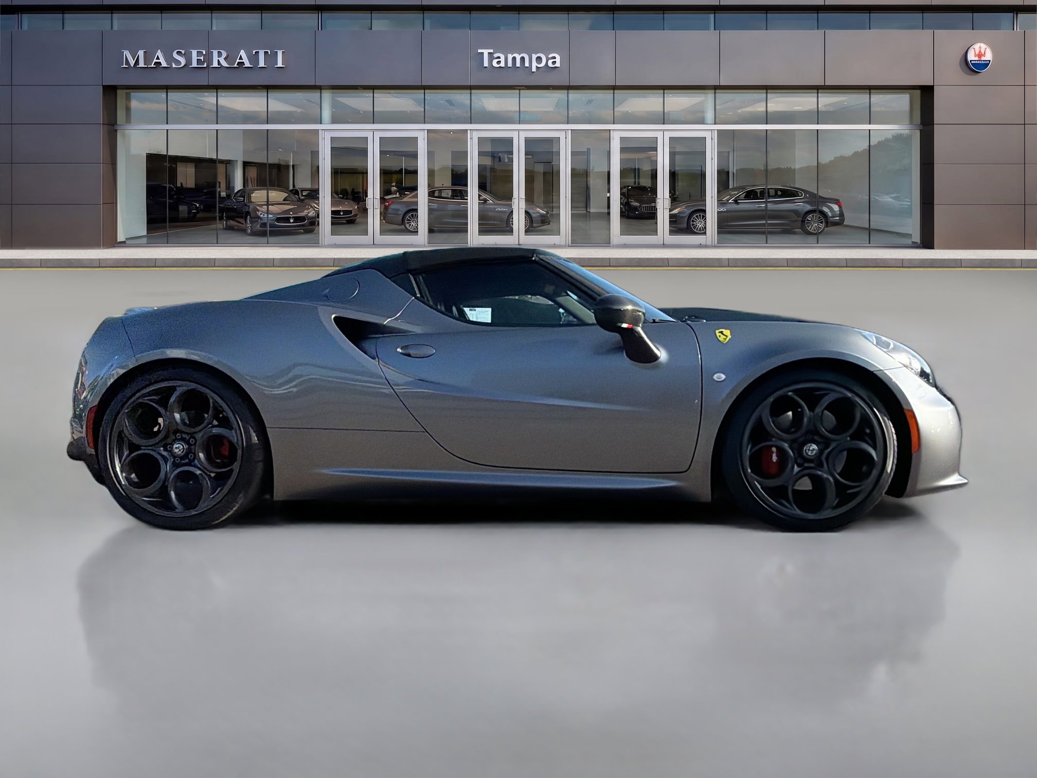 Used 2020 Alfa Romeo 4C Spider RWD image 2